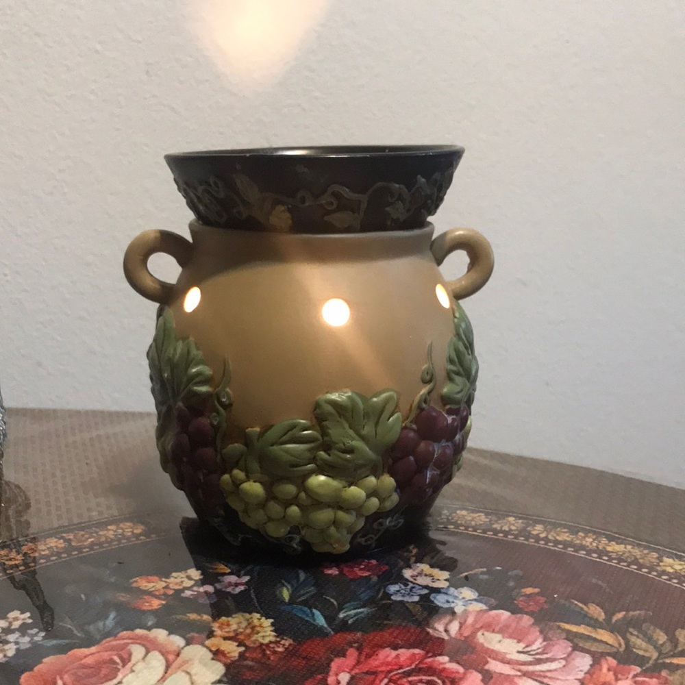 Scentsy Ceramic Wax Warmer in Tan with Green and Purple Grape Design